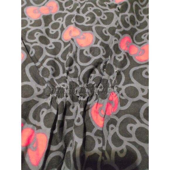 Sanrio Hello Kitty Classic Fit Scrub Top Short Sleeve V-Neck Black Red Womens XS - Picture 3 of 6